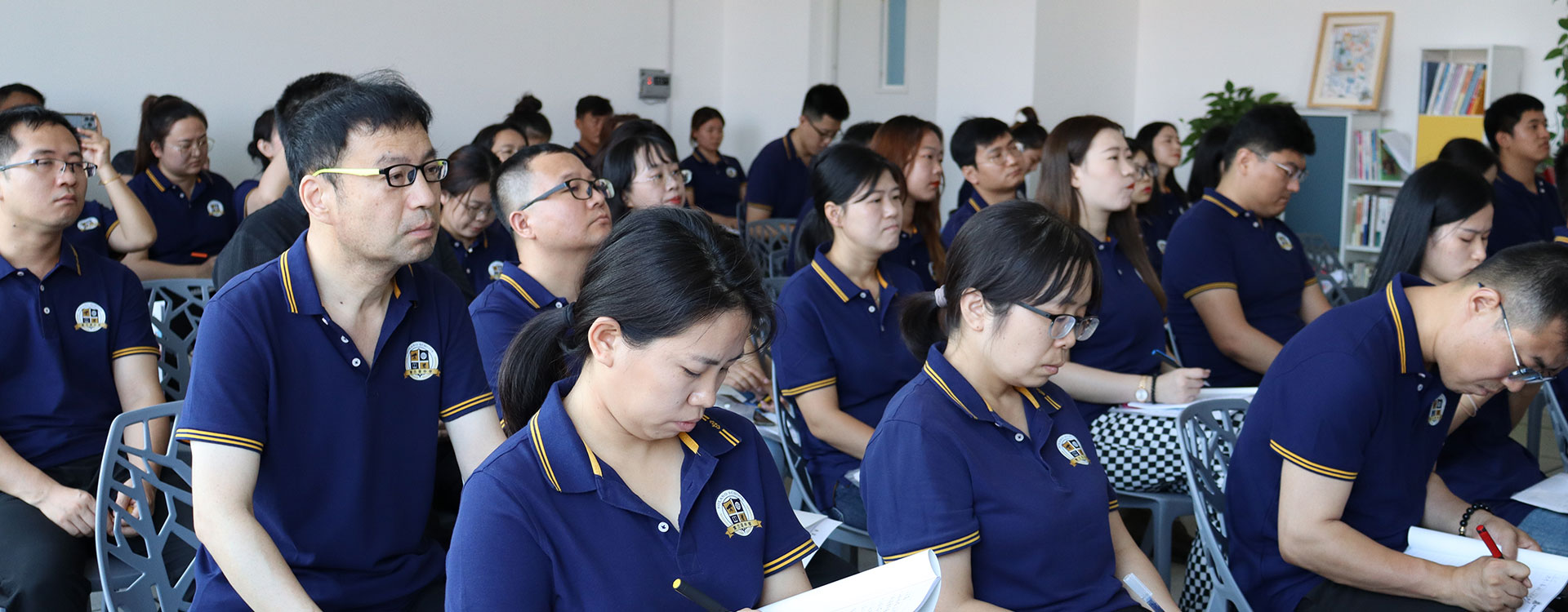 跟女人操逼视频